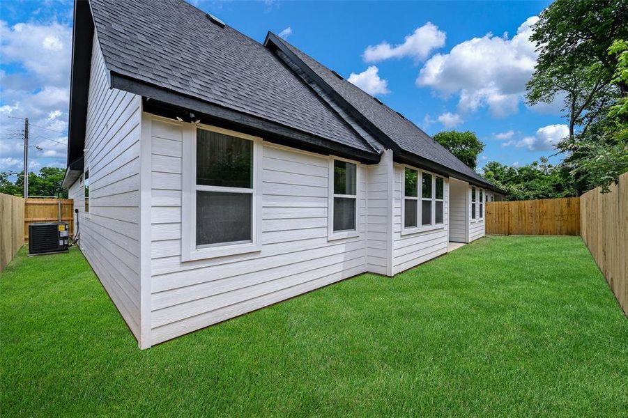 Exterior details and patio area of a home in , Dallas (Image 3).