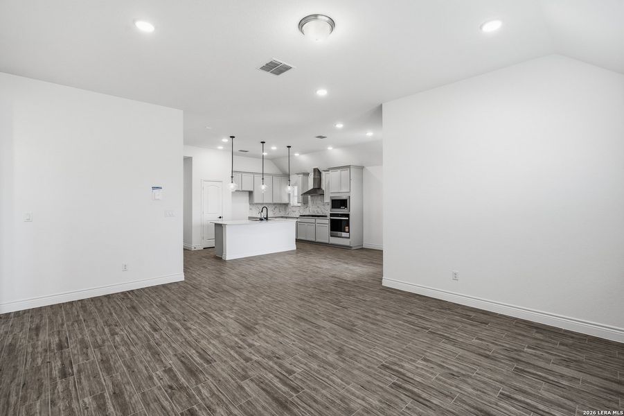 Spacious, unfurnished interior of a new home in Corley Farms, Boerne (Image 20). Spacious, unfurnished interior of a new home in Corley Farms, Boerne (Image 20).