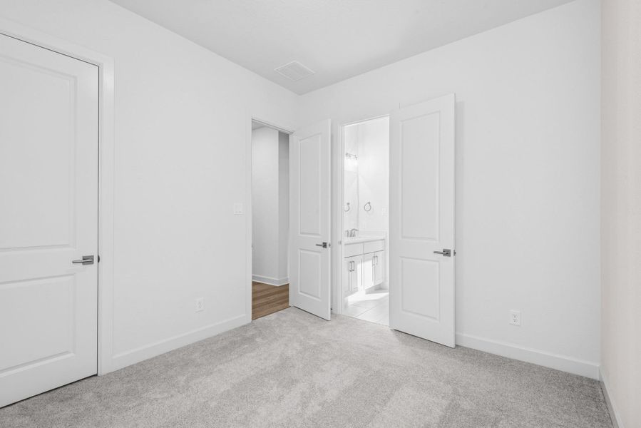 Spacious, unfurnished interior of a new home in ARTAVIA - Parkview Collection, Conroe (Image 37).