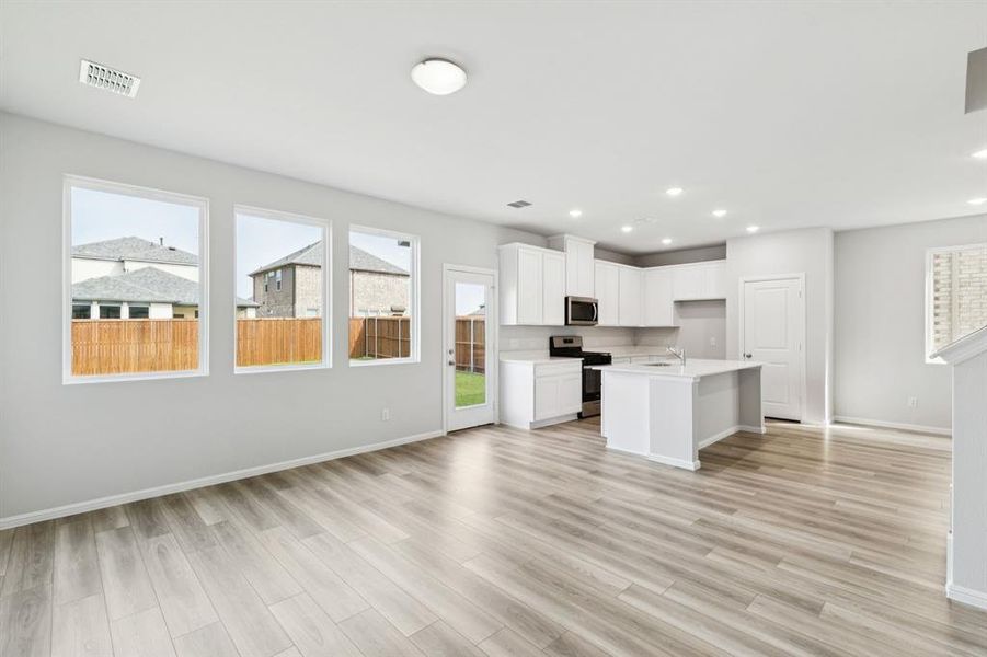 Spacious, unfurnished interior of a new home in Bellagio, Forney (Image 16). Spacious, unfurnished interior of a new home in Bellagio, Forney (Image 16).