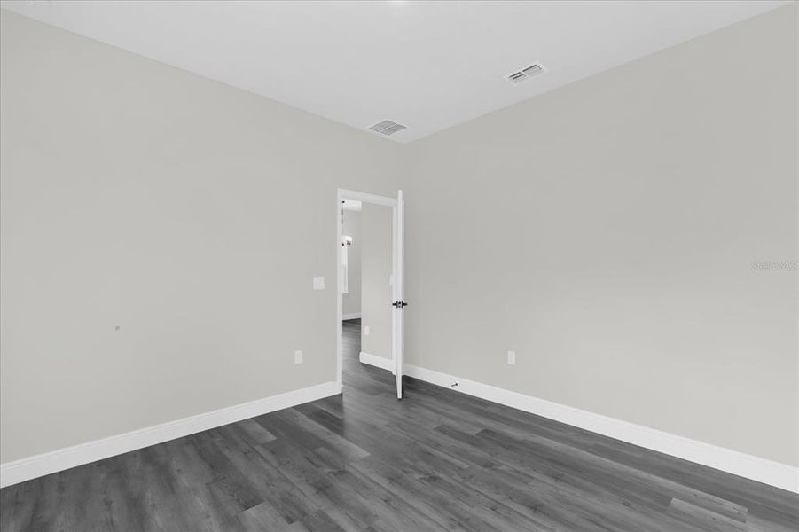 Spacious, unfurnished interior of a new home in , Ocala (Image 21).