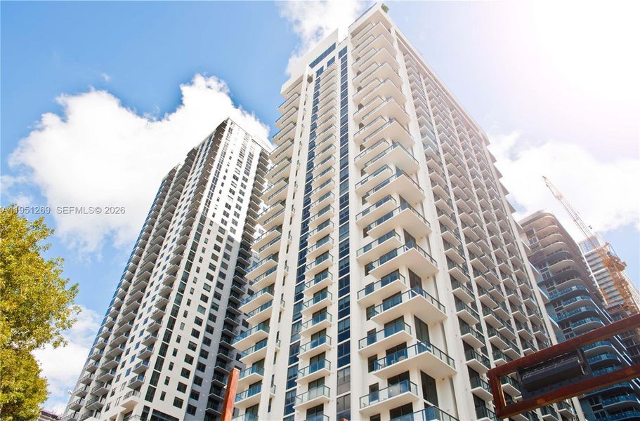 Condo located in Miami, FL showcasing its design and architecture (Image 23).