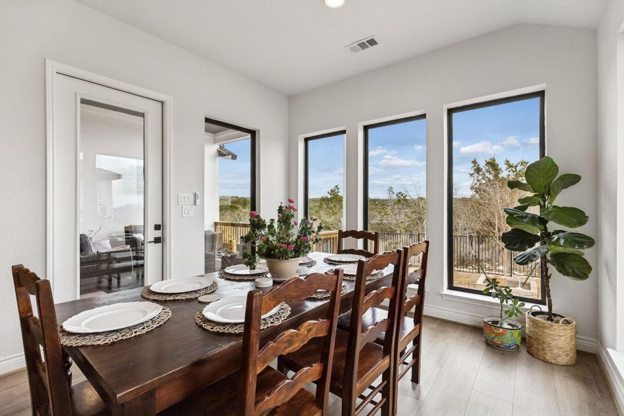 Ding area off of kitchen