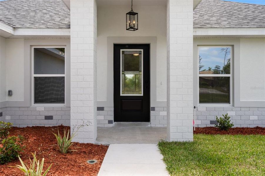 Exterior details and patio area of a home in , Weeki Wachee (Image 32).