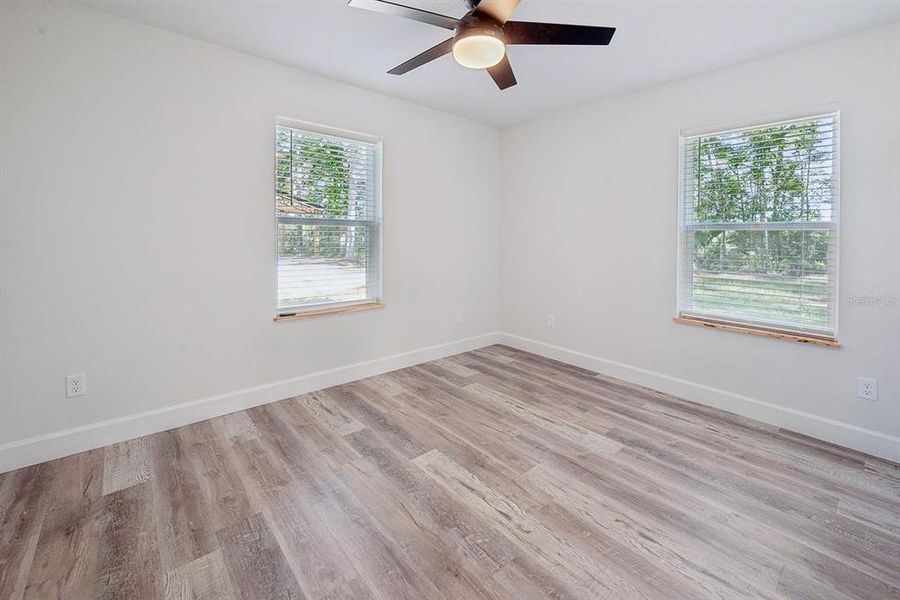 Spacious, unfurnished interior of a new home in , Bell (Image 29).