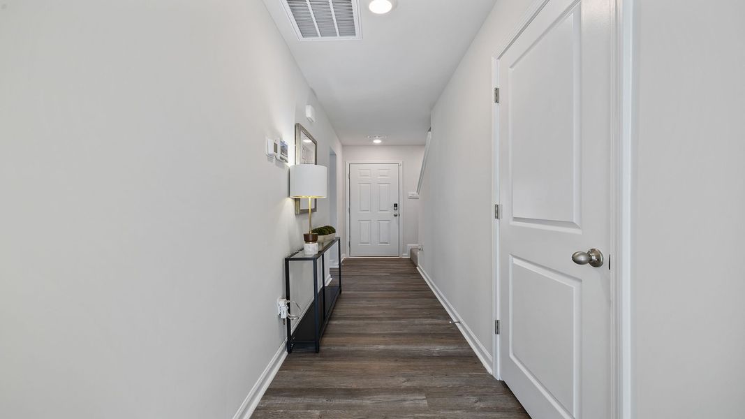 Spacious, unfurnished interior of a new home in Cedar Gap, Fountain Inn (Image 22).