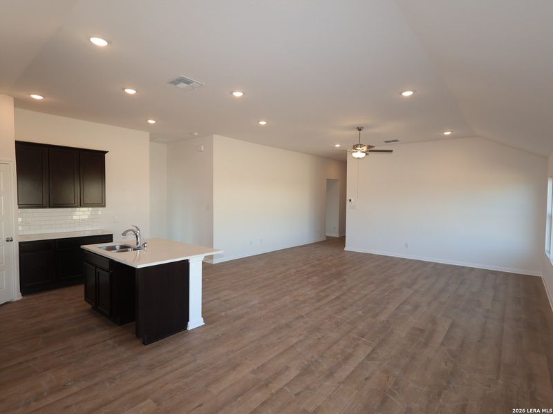 Spacious, unfurnished interior of a new home in Chaparral Ranch, Floresville (Image 19).