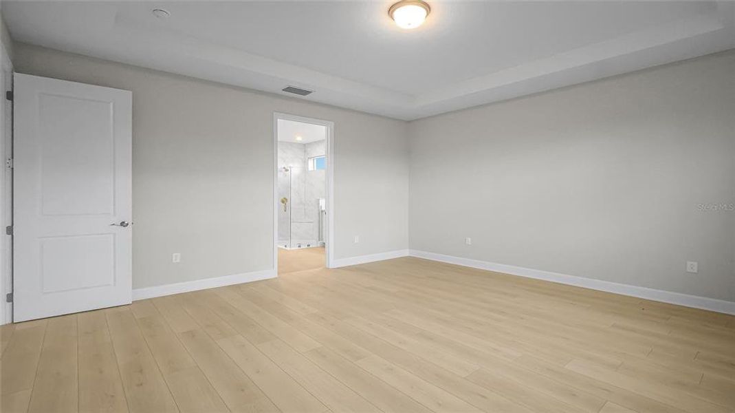 Spacious, unfurnished interior of a new home in Cresswind at Lake Harris, Tavares (Image 53). Spacious, unfurnished interior of a new home in Cresswind at Lake Harris, Tavares (Image 53).