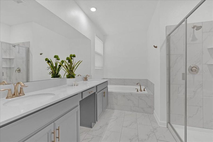 Furnished interior view inside a new home in , Davenport (Image 26).