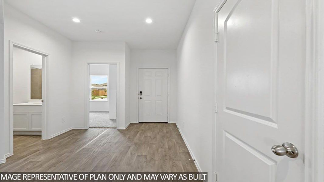 Spacious, unfurnished interior of a new home in Sunterra Lakes, Brookshire (Image 12).