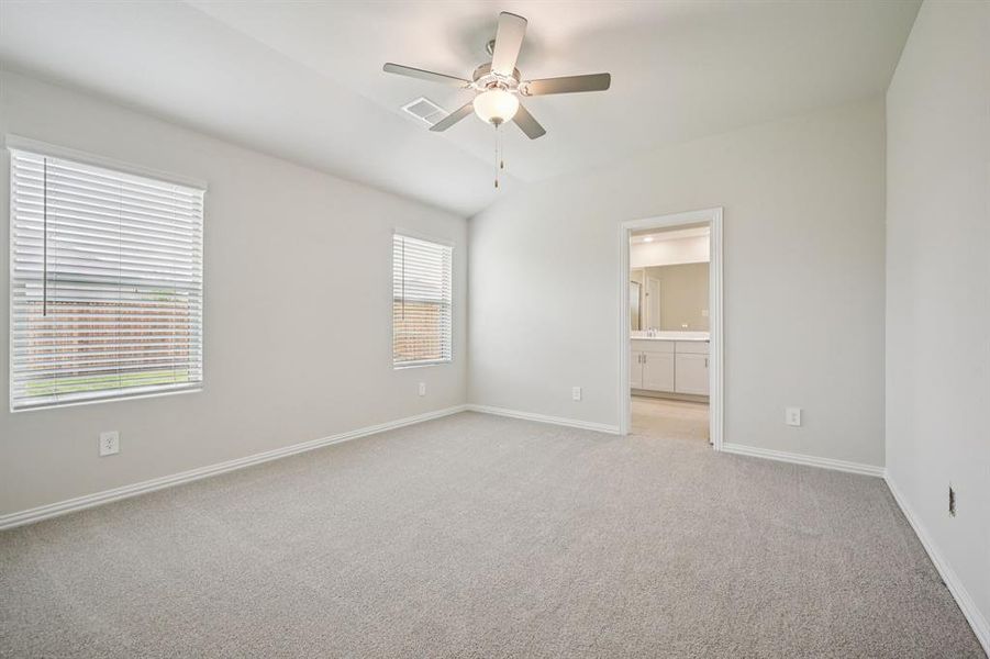 Spacious, unfurnished interior of a new home in Westmoor, Sherman (Image 25).