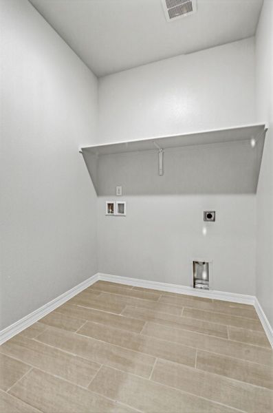 Representative unfurnished interior of a home built from the Poppy by View Homes in Paseos Del Este, El Paso (Image 31).