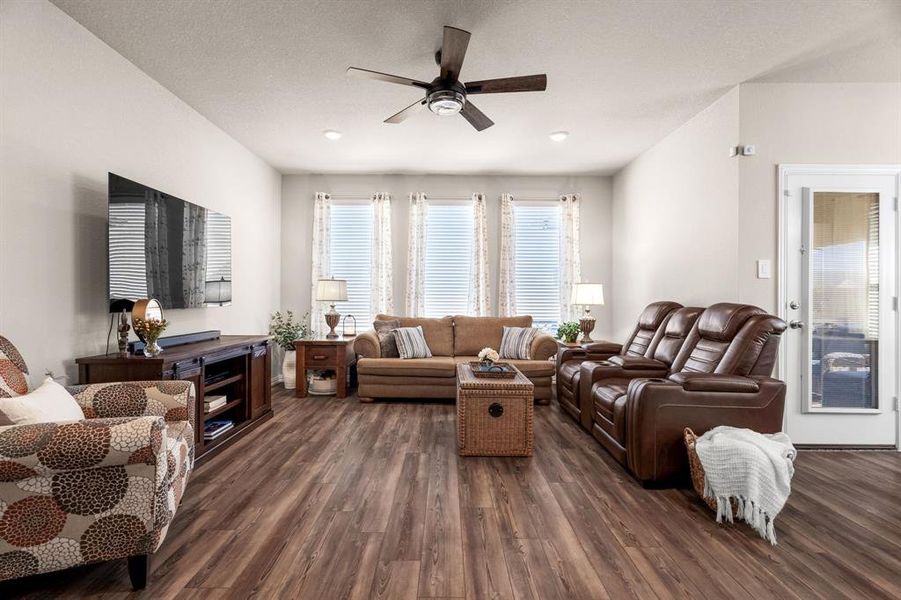 Open-concept family room ideal for entertaining!