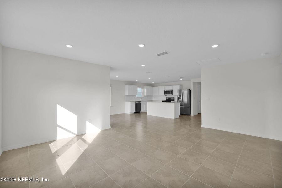Spacious, unfurnished interior of a new home in Wells Landing, Jacksonville (Image 18).