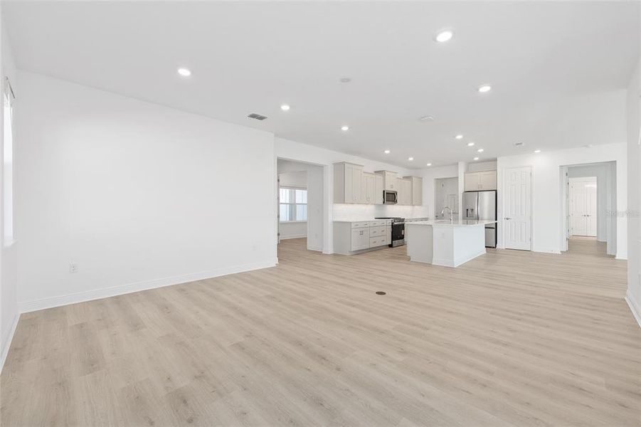Spacious, unfurnished interior of a new home in , Ocala (Image 30).