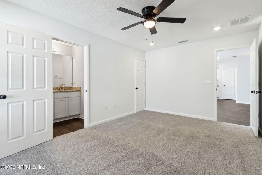 Spacious, unfurnished interior of a new home in , Jacksonville (Image 15).