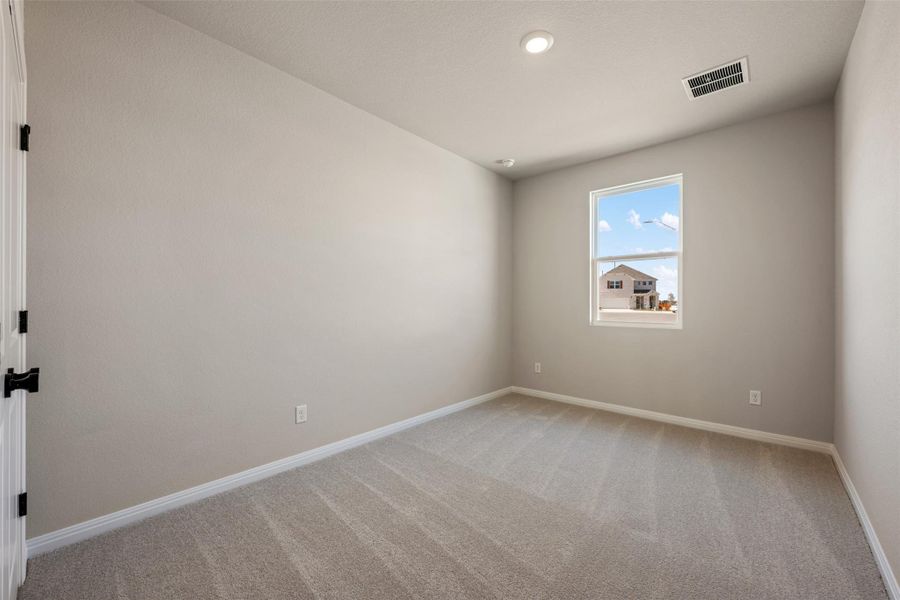 Spacious, unfurnished interior of a new home in Rolling Glen, Hutto (Image 12).