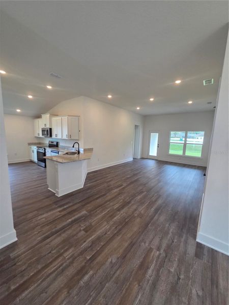 Spacious, unfurnished interior of a new home in Highland Hills, Hudson (Image 11). Spacious, unfurnished interior of a new home in Highland Hills, Hudson (Image 11).