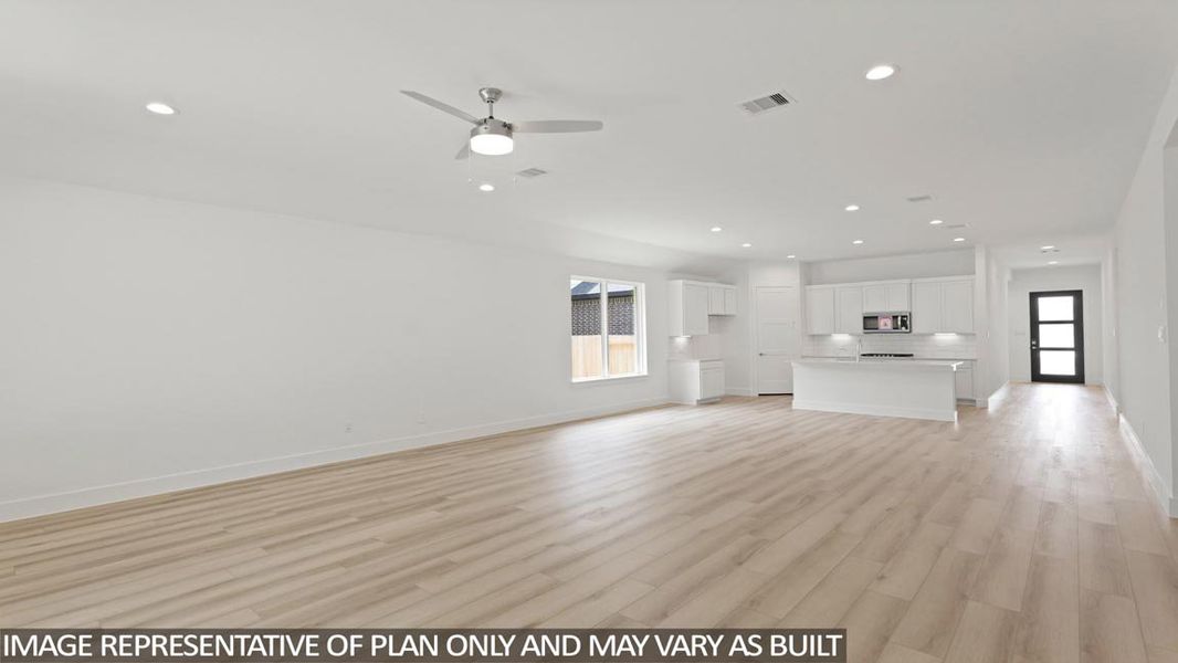 Spacious, unfurnished interior of a new home in Silverthorne, Conroe (Image 20). Spacious, unfurnished interior of a new home in Silverthorne, Conroe (Image 20).