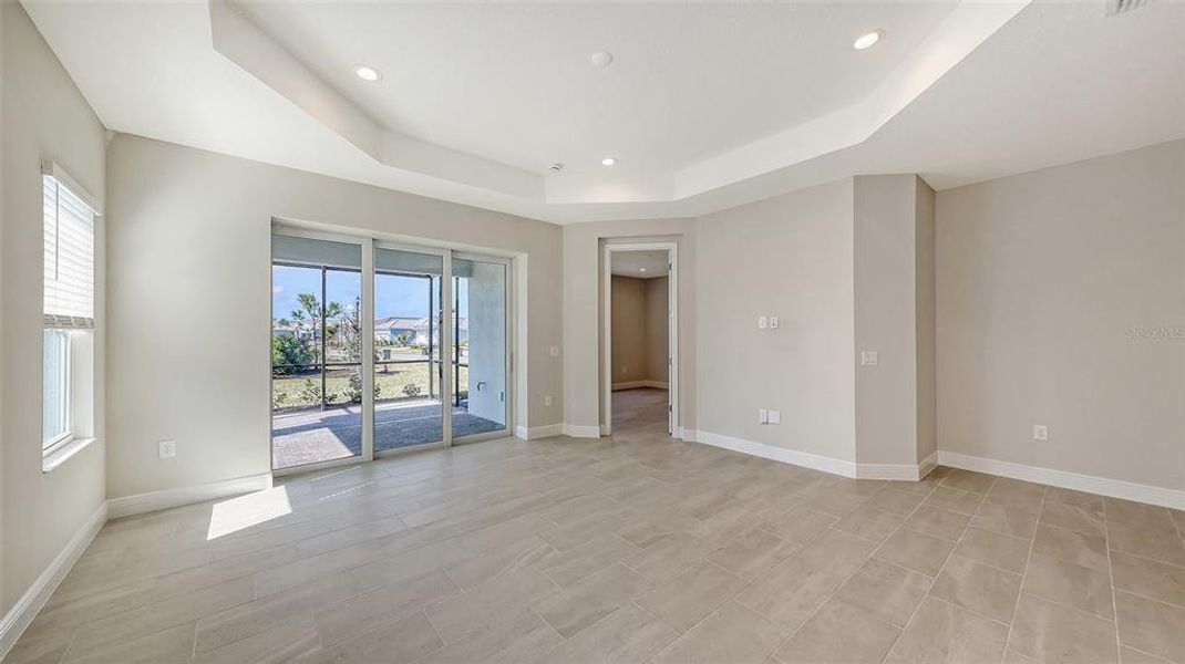 Spacious, unfurnished interior of a new home in , Venice (Image 32).