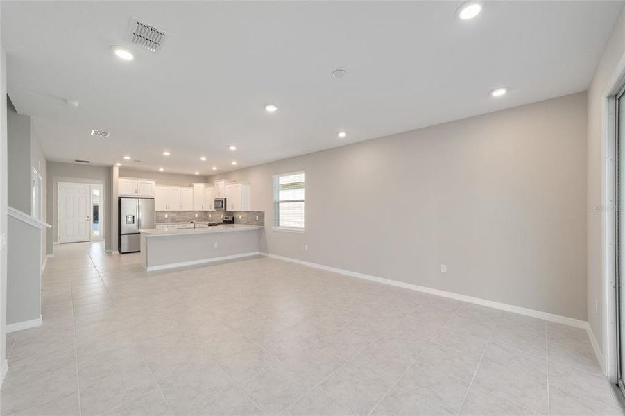 Spacious, unfurnished interior of a new home in Calesa Township, Ocala (Image 37).