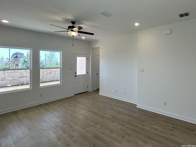Spacious, unfurnished interior of a new home in Hennersby Hollow, San Antonio (Image 12).