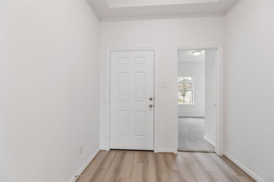 Spacious, unfurnished interior of a new home in Ellis Cove, Seabrook (Image 26).