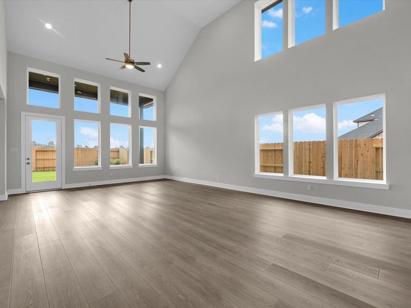 Spacious, unfurnished interior of a new home in Oakhill Reserve, Tomball (Image 20).