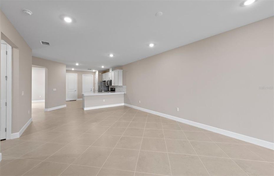 Spacious, unfurnished interior of a new home in BeachWalk by Manasota Key, Englewood (Image 31).