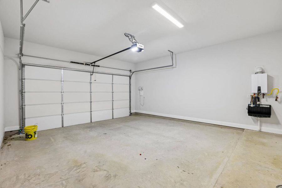 Spacious, unfurnished interior of a new home in 6 Creeks, Kyle (Image 28).