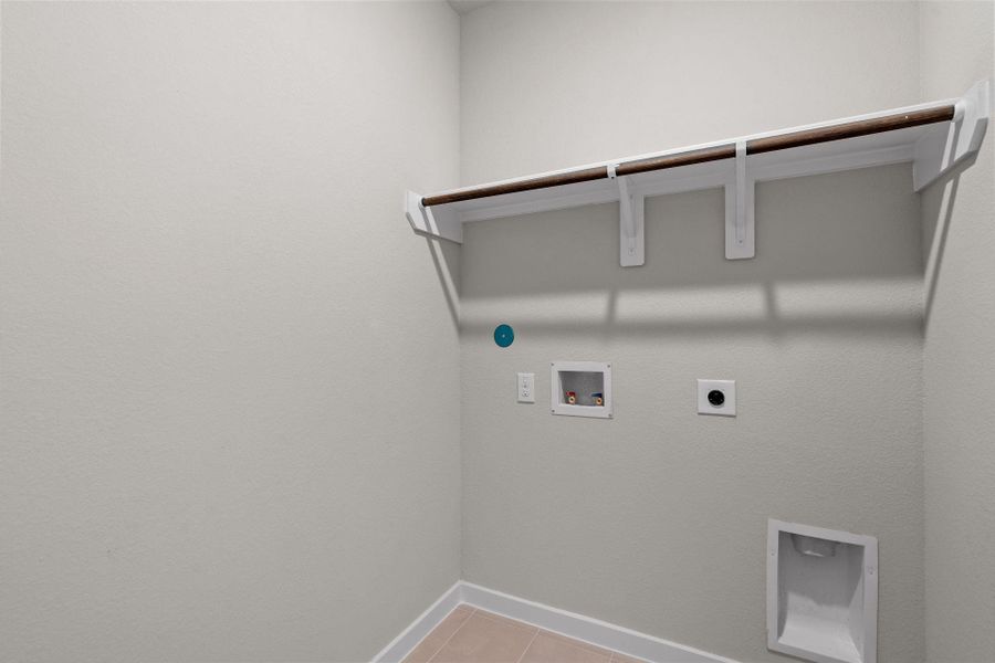 Spacious, unfurnished interior of a new home in Westridge Cove, Panorama Village (Image 19).