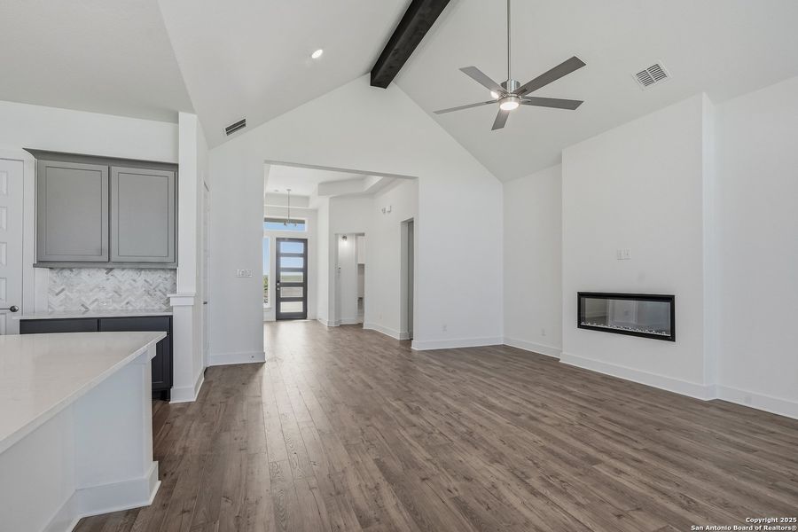 Spacious, unfurnished interior of a new home in Sienna Lakes, San Antonio (Image 25). Spacious, unfurnished interior of a new home in Sienna Lakes, San Antonio (Image 25).