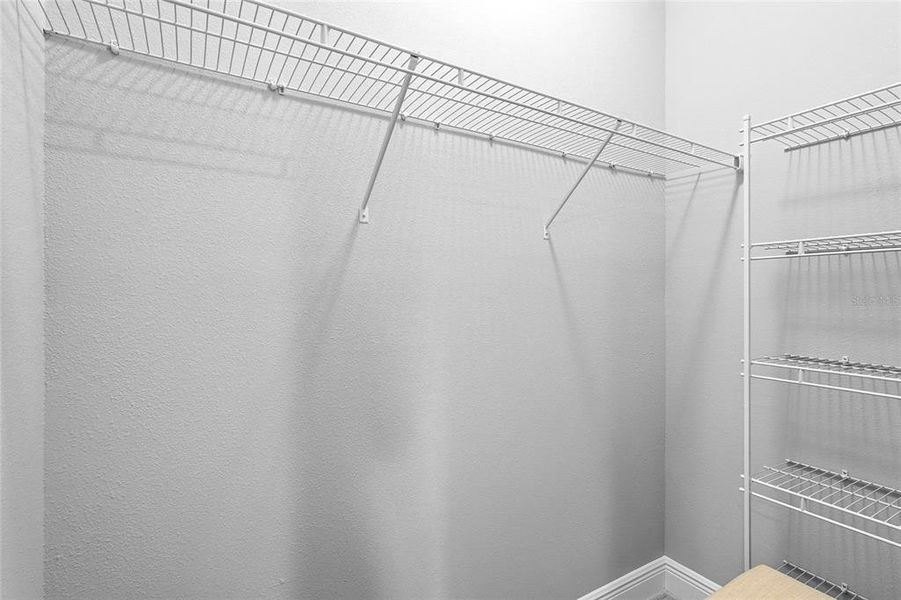 Spacious, unfurnished interior of a new home in , Sarasota (Image 24).
