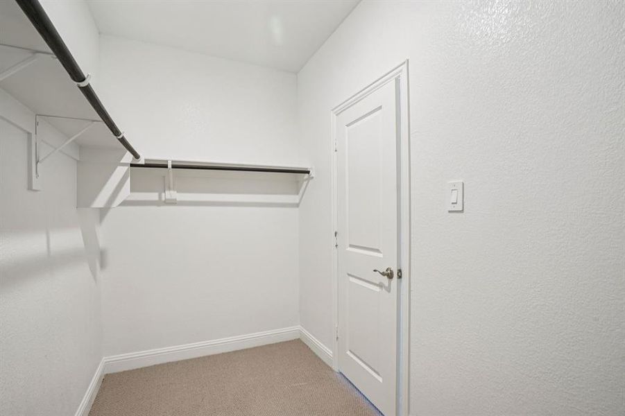 Spacious, unfurnished interior of a new home in Stonehaven, Seagoville (Image 31).