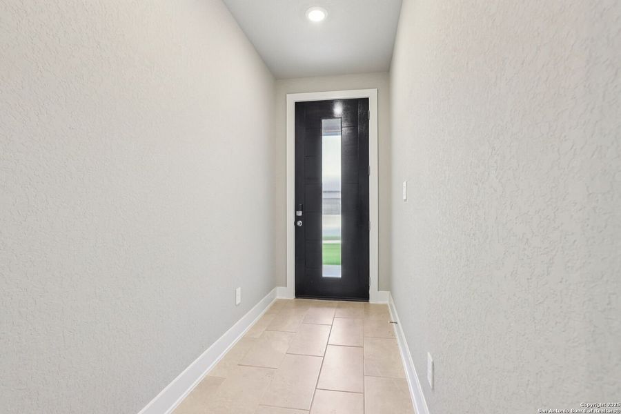 Spacious, unfurnished interior of a new home in Legendary Trails - Premier Series, Cibolo (Image 17).