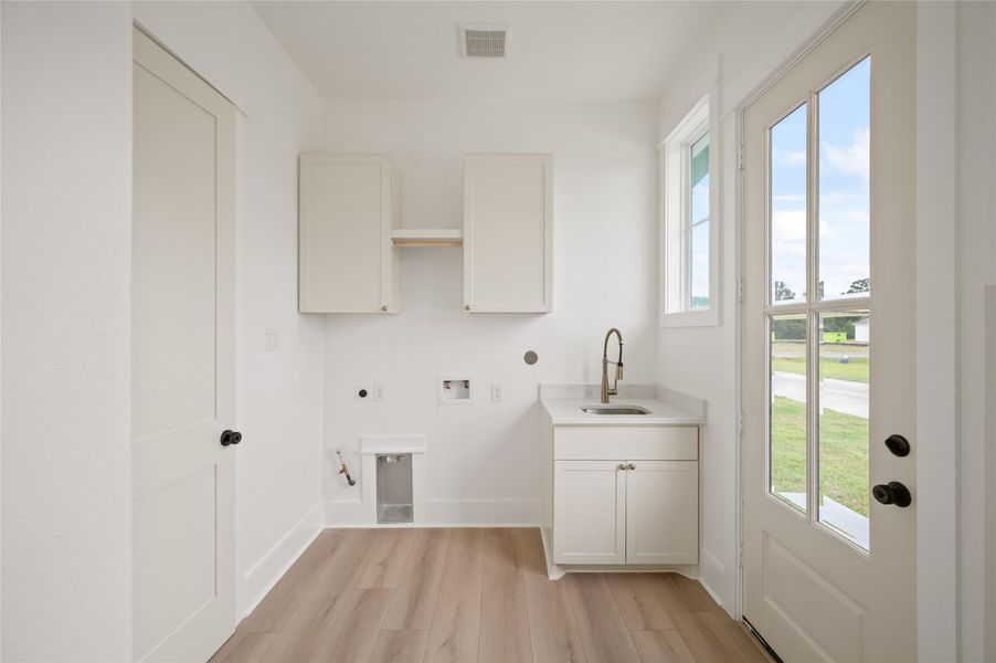 Spacious, unfurnished interior of a new home in , Montgomery (Image 21).