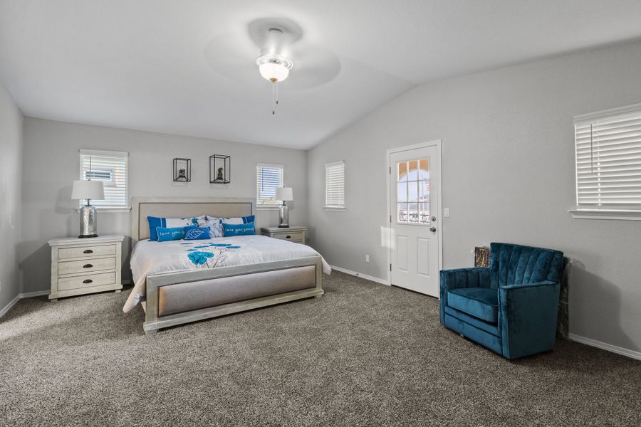 Representative furnished interior of a home built from the The Bellagio – 425SSC3CG by Saratoga Homes in Crossland, El Paso (Image 8).