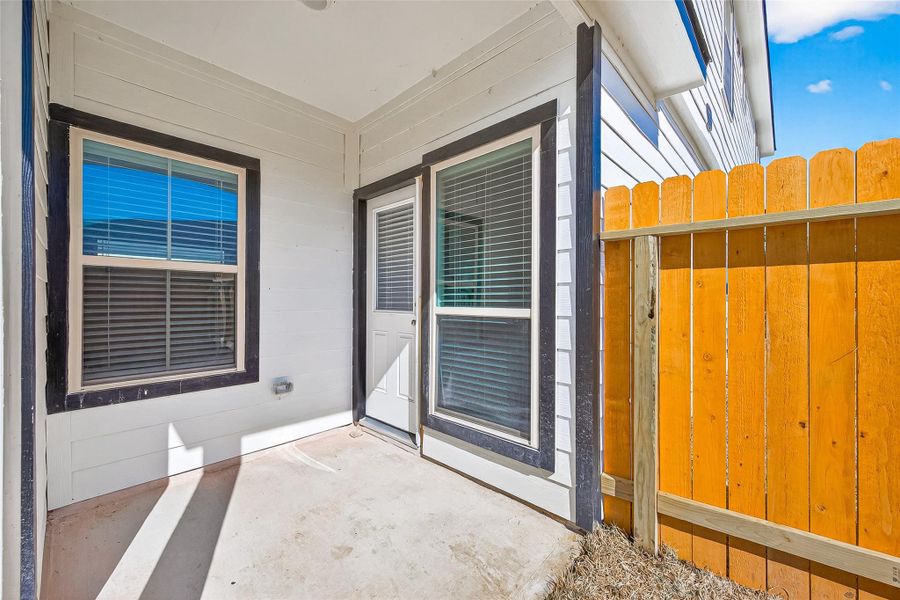 Exterior details and patio area of a home in Woodland Lakes, Huffman (Image 4).