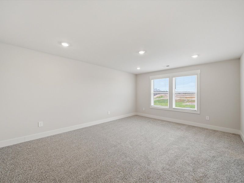 Spacious, unfurnished interior of a new home in Ashby Woods, Boiling Springs (Image 13).