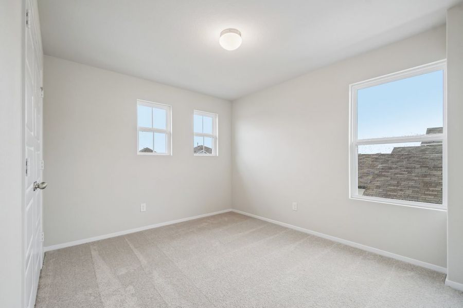 Spacious, unfurnished interior of a new home in Hymeadow, San Marcos (Image 12).