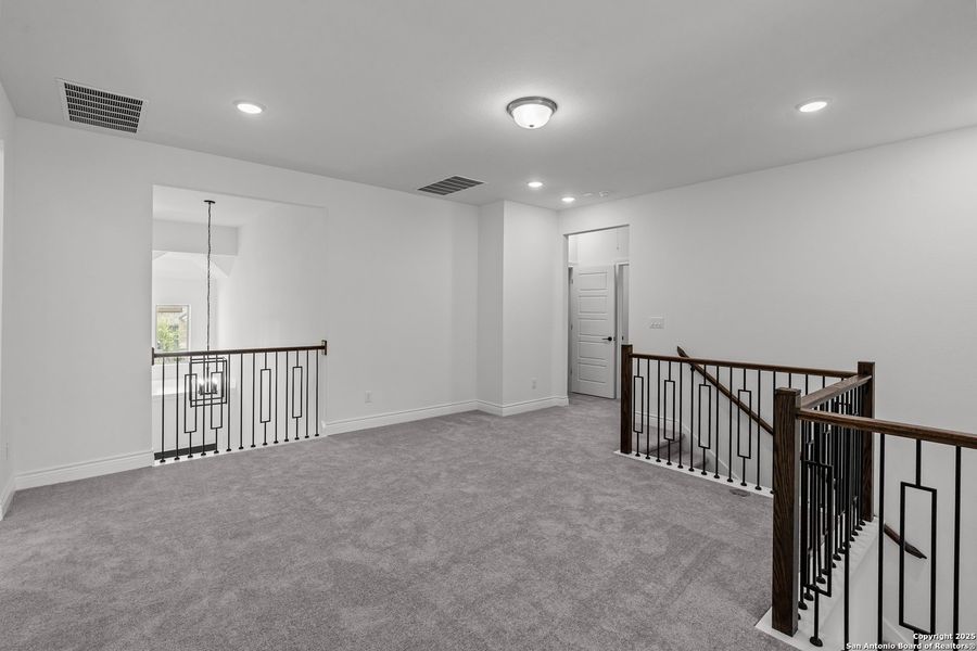 Spacious, unfurnished interior of a new home in Bison Ridge, San Antonio (Image 14).