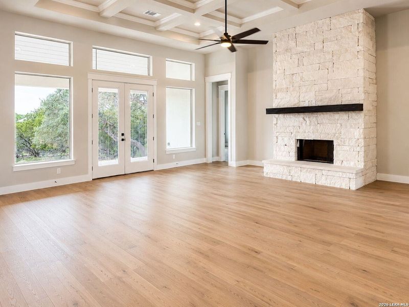 Spacious, unfurnished interior of a new home in , Canyon Lake (Image 16).