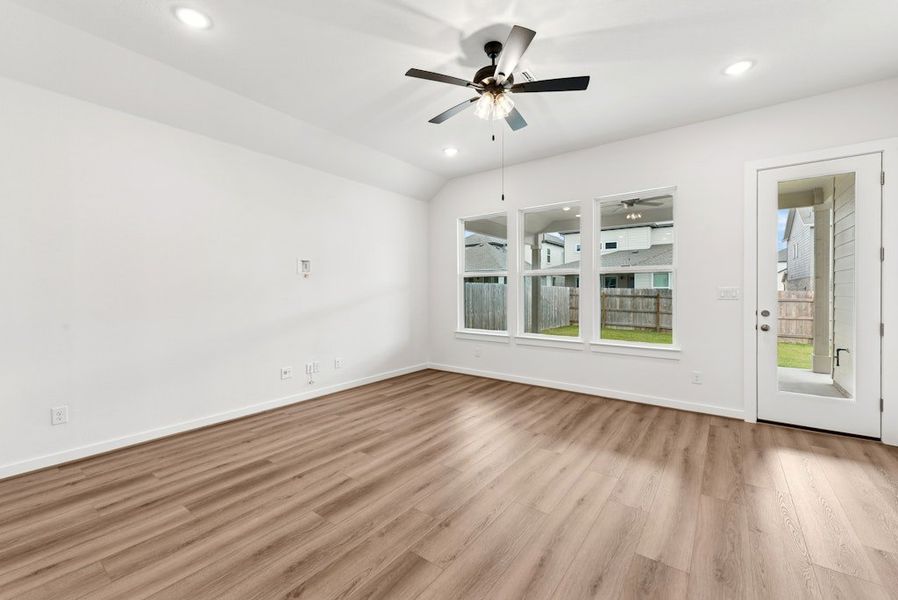 Spacious, unfurnished interior of a new home in University Heights, Round Rock (Image 20).