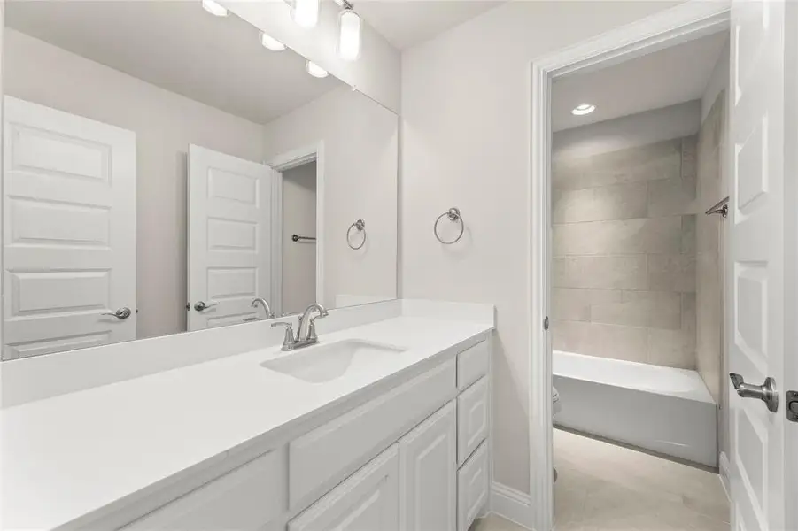 24. 1424 Rio Grande - 4TH Bath