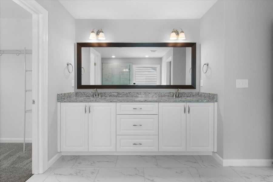 Primary Bathroom | 5511 Sweetwater Drive, Ensuite Bath Primary Bathroom | 5511 Sweetwater Drive, Ensuite Bath