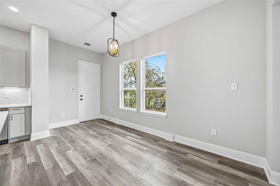 Spacious, unfurnished interior of a new home in , Houston (Image 12).