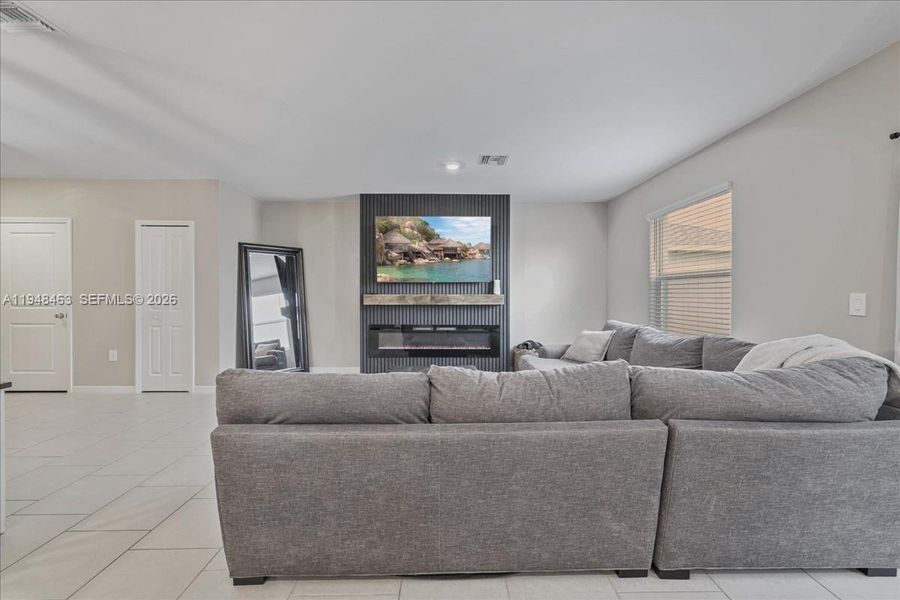 Furnished interior view inside a new home in , Lehigh Acres (Image 6).