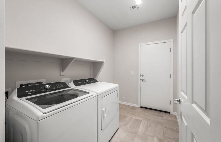 Close-up of interior finishes inside a home in El Cidro, Goodyear (Image 13).