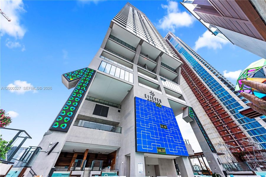 Condo located in Miami, FL showcasing its design and architecture (Image 4).