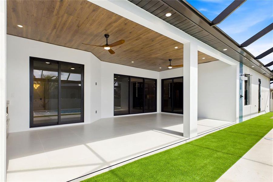 Exterior details and patio area of a home in , Cape Coral (Image 28).